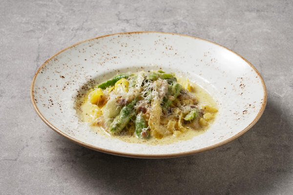 諫美豚パンチェッタと長崎野菜のクリームソース 生パス