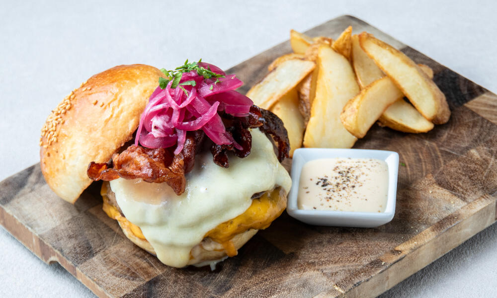 GMCG虎ノ門限定季節のスペシャルバーガー ダブルベーコンチーズバーガー